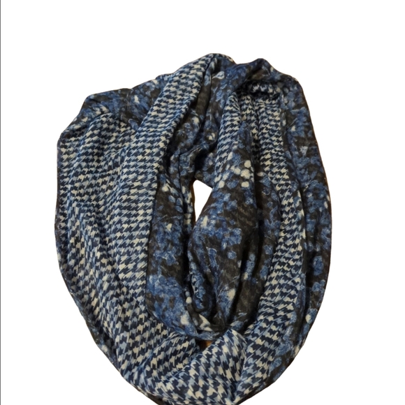 Lane Bryant Blue and White Patterned Women's Infinity Scarf - Picture 1 of 3